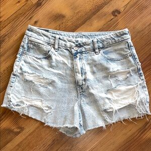 American Eagle AE Curvy Mom Short Crossover Waist Distressed Light Blue Denim 10